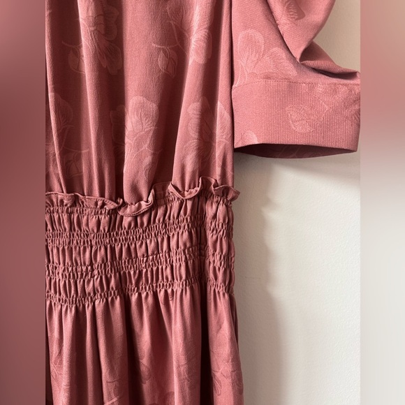 ANTHROPOLOGIE • CURRENT AIR Mauve Smocked Floral Jacquard Jumpsuit Size Small - Picture 4 of 6